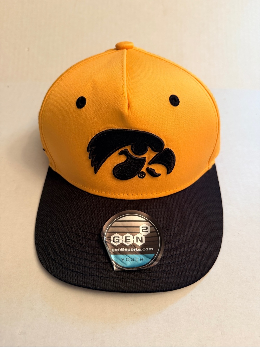 NWT Gen 2 Sports Iowa Hawkeyes Prosport Precurved Snapback Cap Hat Youth OSFM
